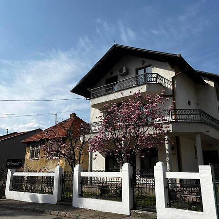 Hostel Tuzla Exteriör bild