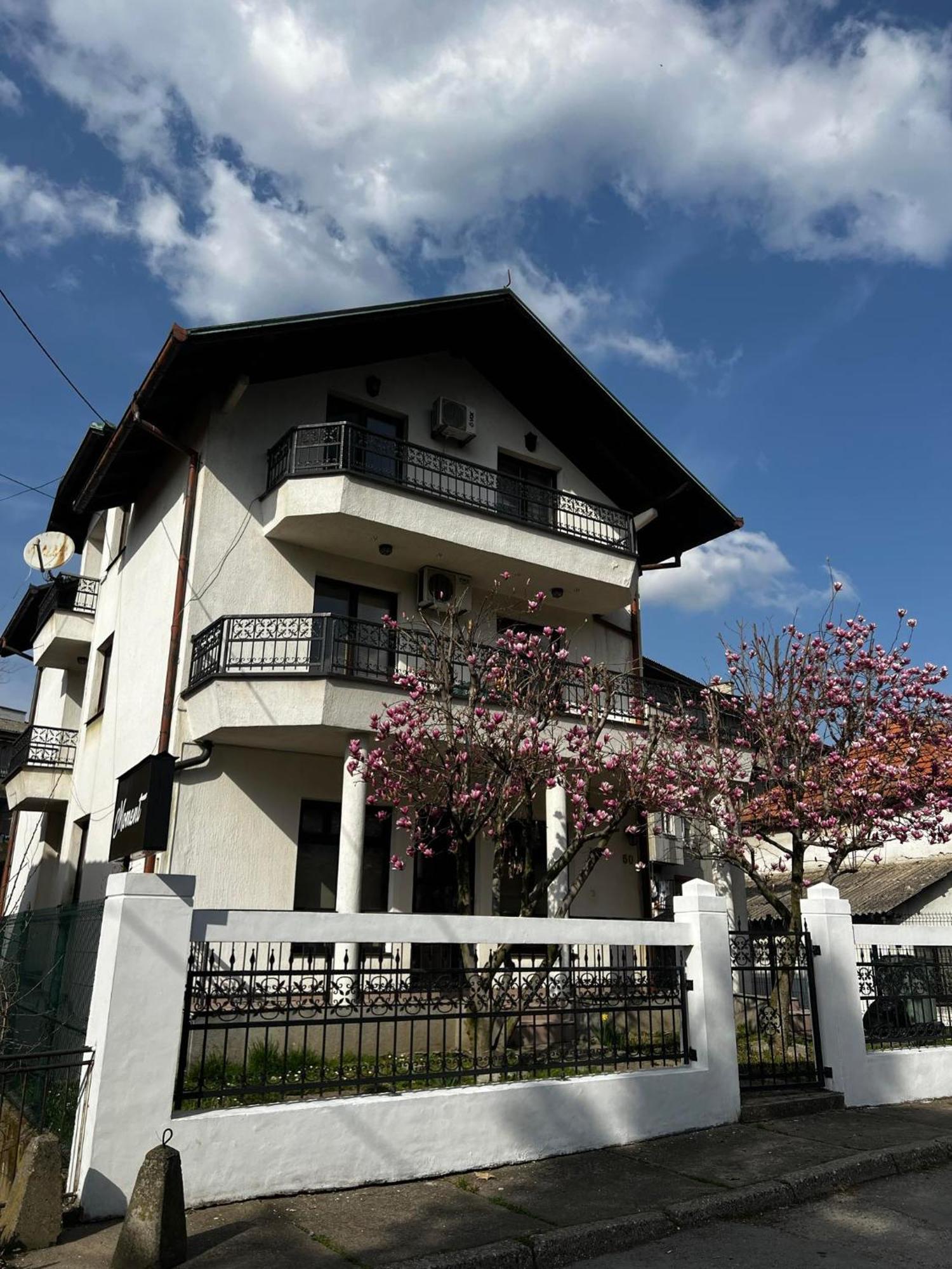 Hostel Tuzla Exteriör bild