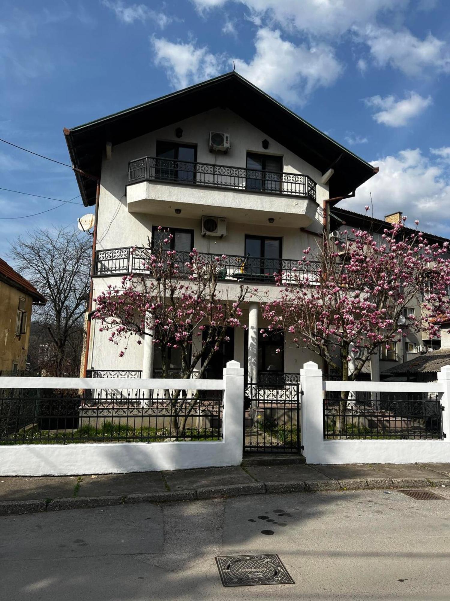 Hostel Tuzla Exteriör bild