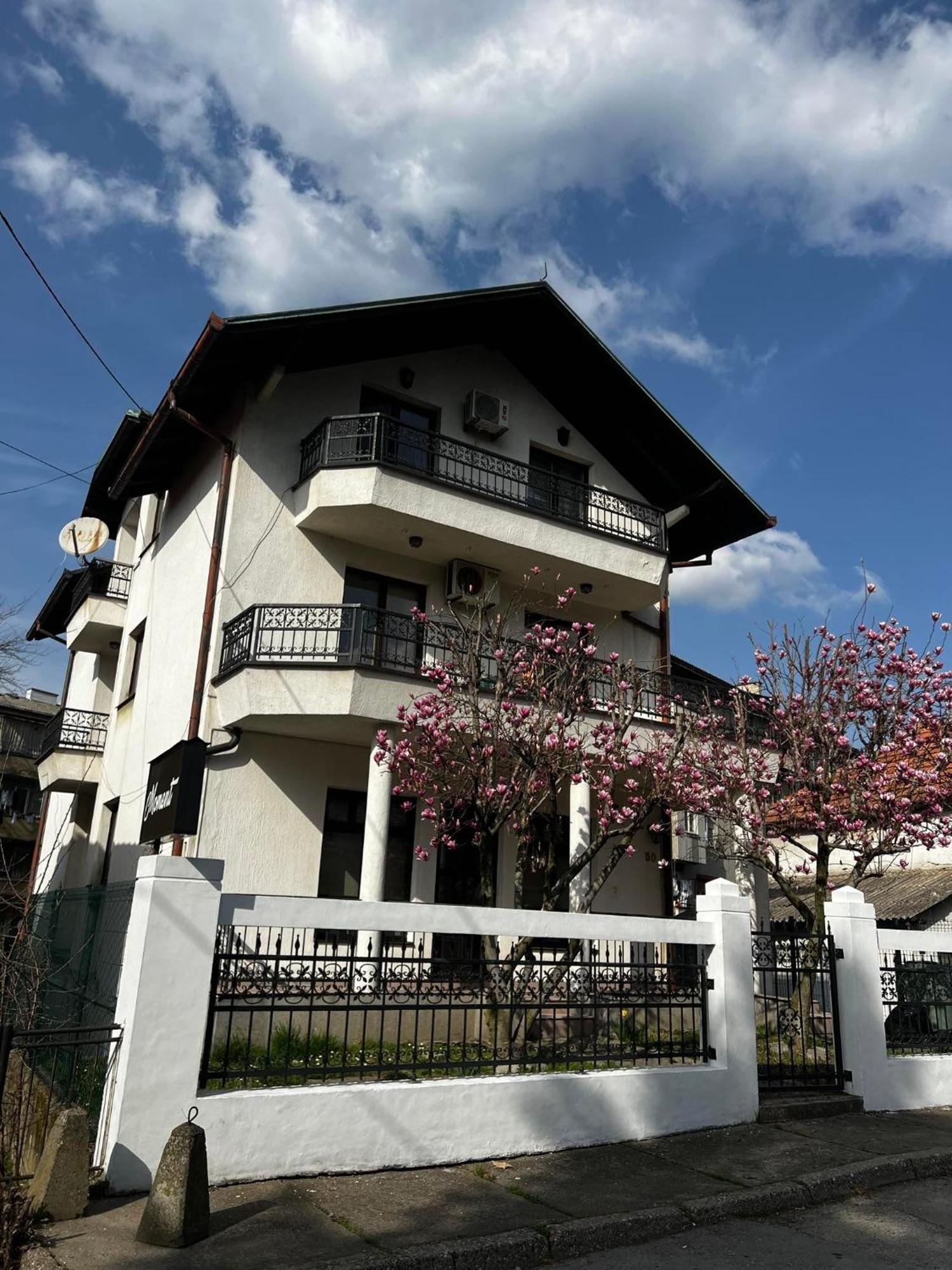 Hostel Tuzla Exteriör bild