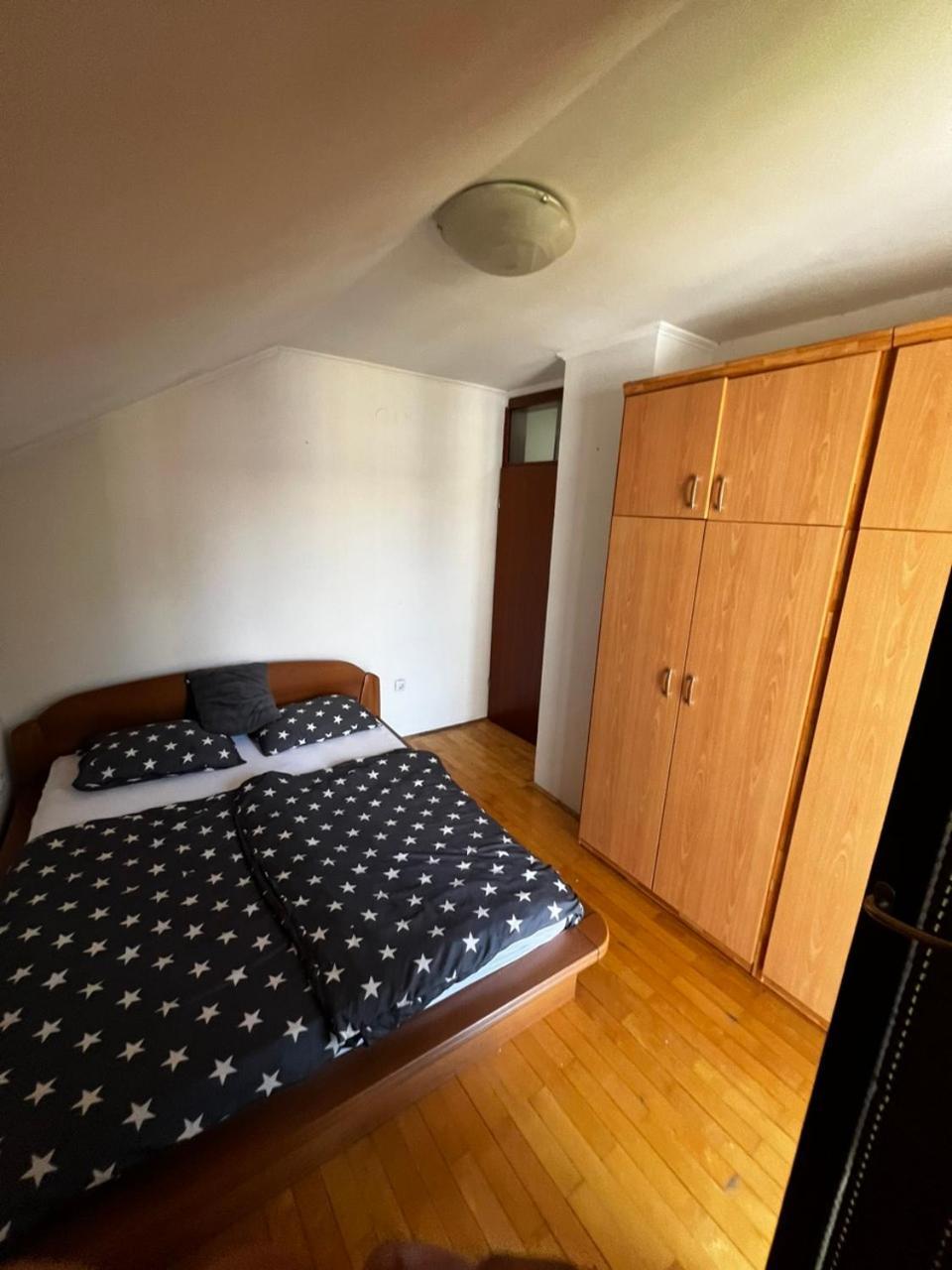Hostel Tuzla Exteriör bild
