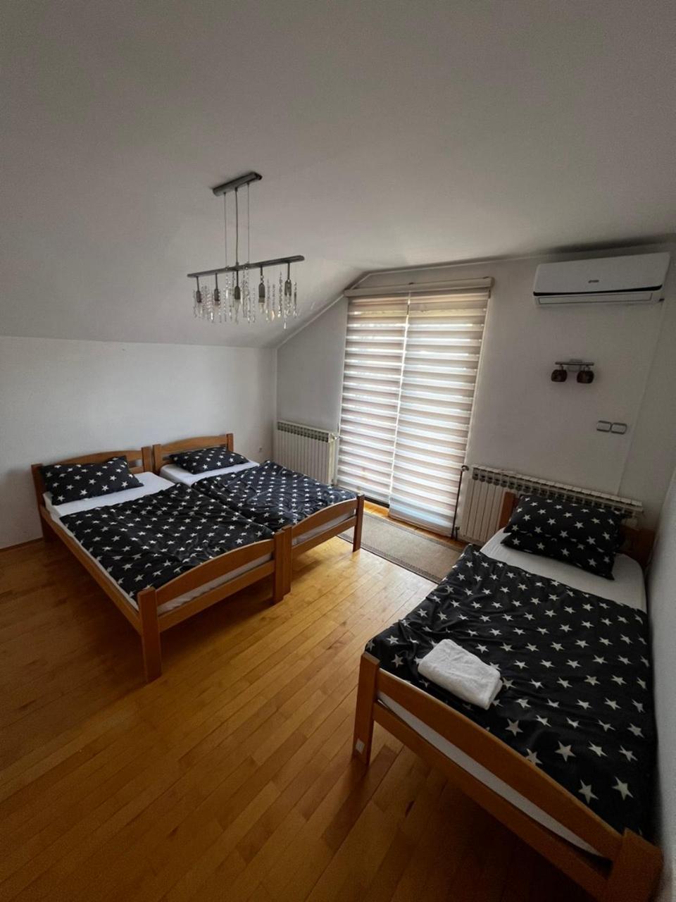 Hostel Tuzla Exteriör bild